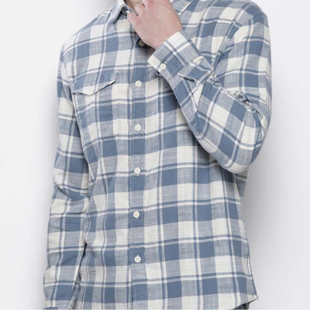 American Eagle Outfitters Blue and White Casual Button Down Shirt